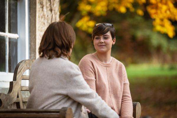 a therapist helping a woman to stop smoking weed